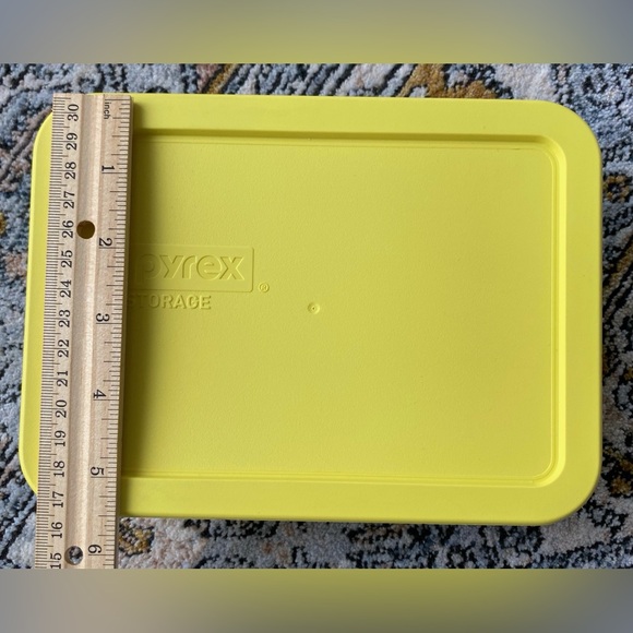 Pyrex x Hello Kitty Glass container with lid NWOT - Picture 9 of 10